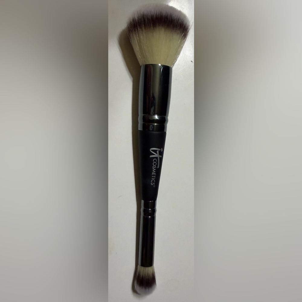 NWOB‼️IT Cosmetics Heavenly Luxe complexion perfection brush#7